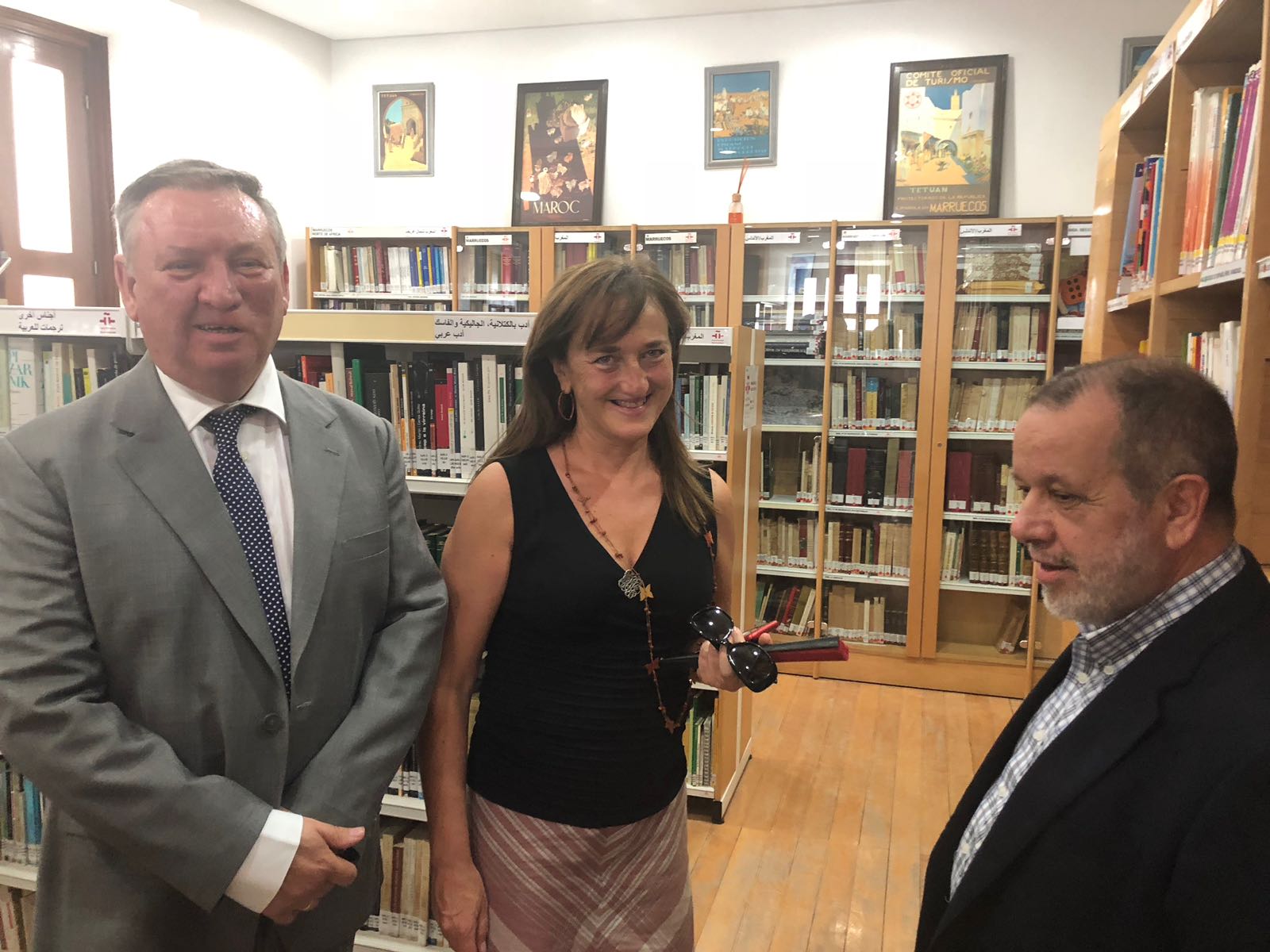 El Defensor del Pueblo (e.f.), Francisco Fernández Marugán. con representantes del Instituto Cervantes en Tetuán