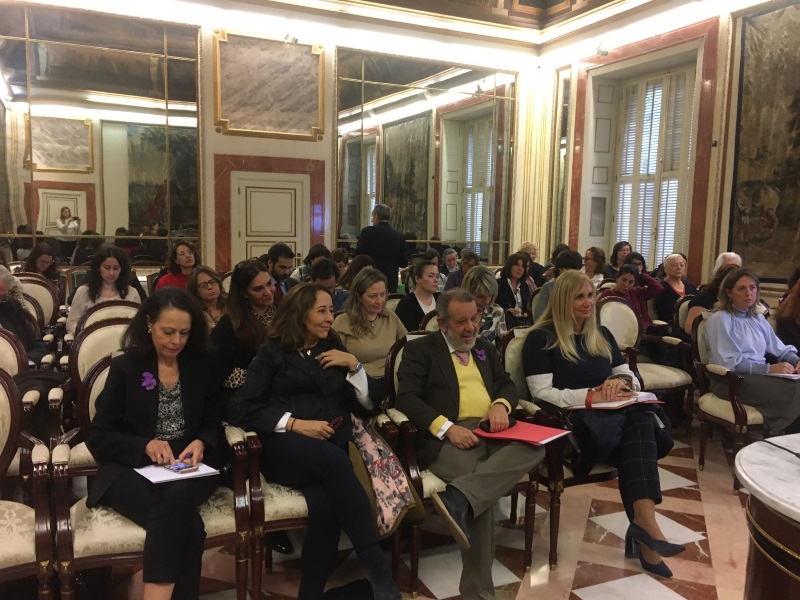 Asistentes atendiendo durante la jornada de igualdad y violencia de género