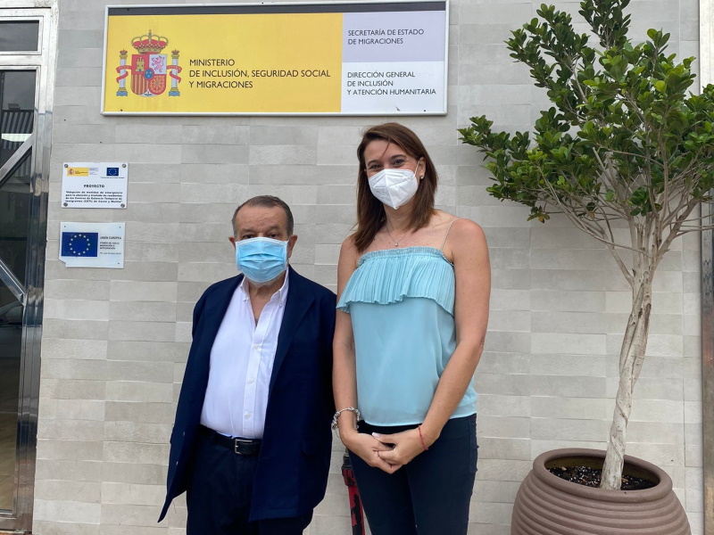 El Defensor con la directora en funciones del CETI de Melilla