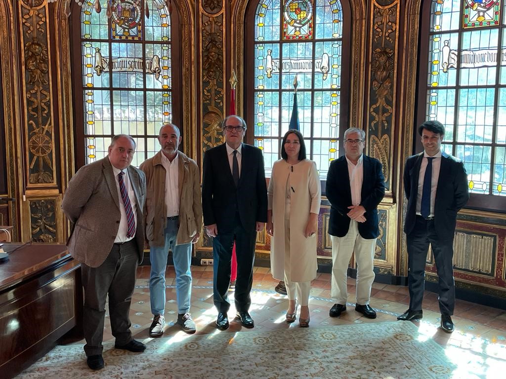 De izquierda a derecha: Pedro Baena, Jorge de Benito, Ángel Gabilondo, Nuria Lekue, Fernando Mena y Néstor Carmona