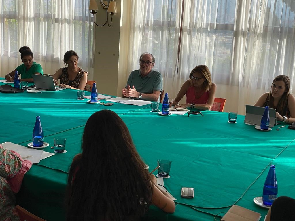 El Defensor se reúne con representantes de distintas entidades que trabajan en Melilla