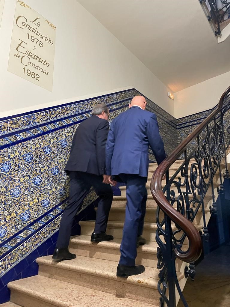 Ángel Gabilondo se reúne en La Palma con el delegado del Gobierno en Canarias y el Diputado del Común