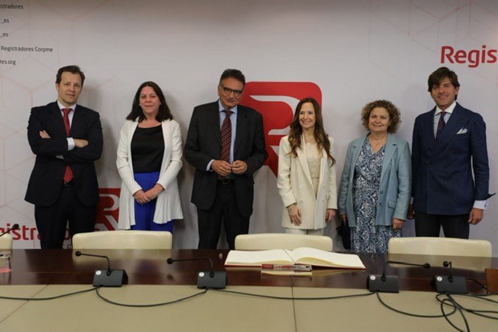 Teresa Jiménez-Becerril visita la sede del Colegio de Registradores de España