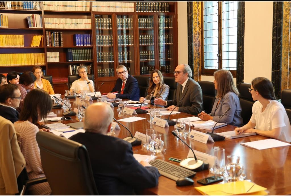 Reunión de la Comisión Asesora encargada de estudiar y elaborar un informe sobre los abusos sexuales cometidos en el ámbito de la Iglesia católica y el papel de los poderes públicos