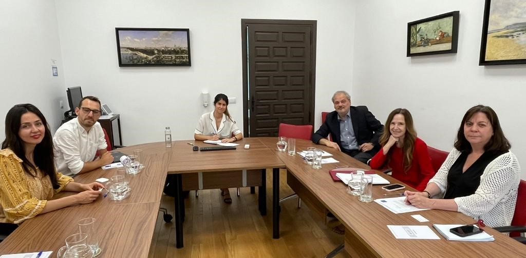 La adjunta primera del Defensor del Pueblo, Teresa Jiménez-Becerril reunida con representantes de Human Right Watch