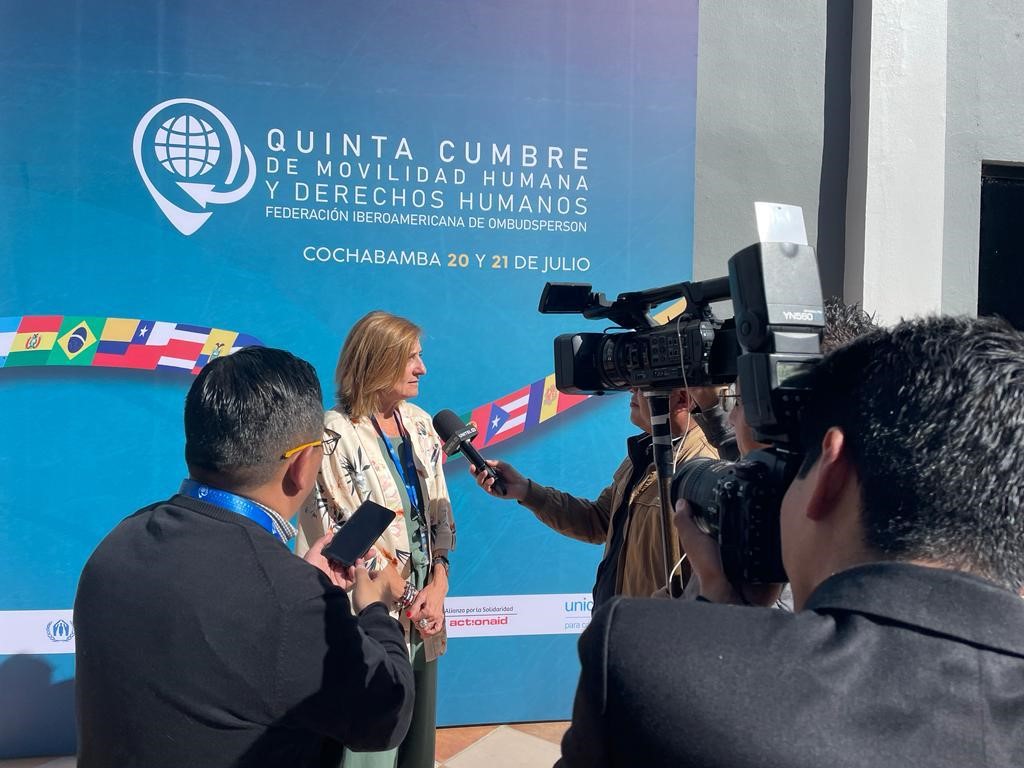 La adjunta segunda del Defensor en la V Cumbre de la FIO sobre movilidad humana