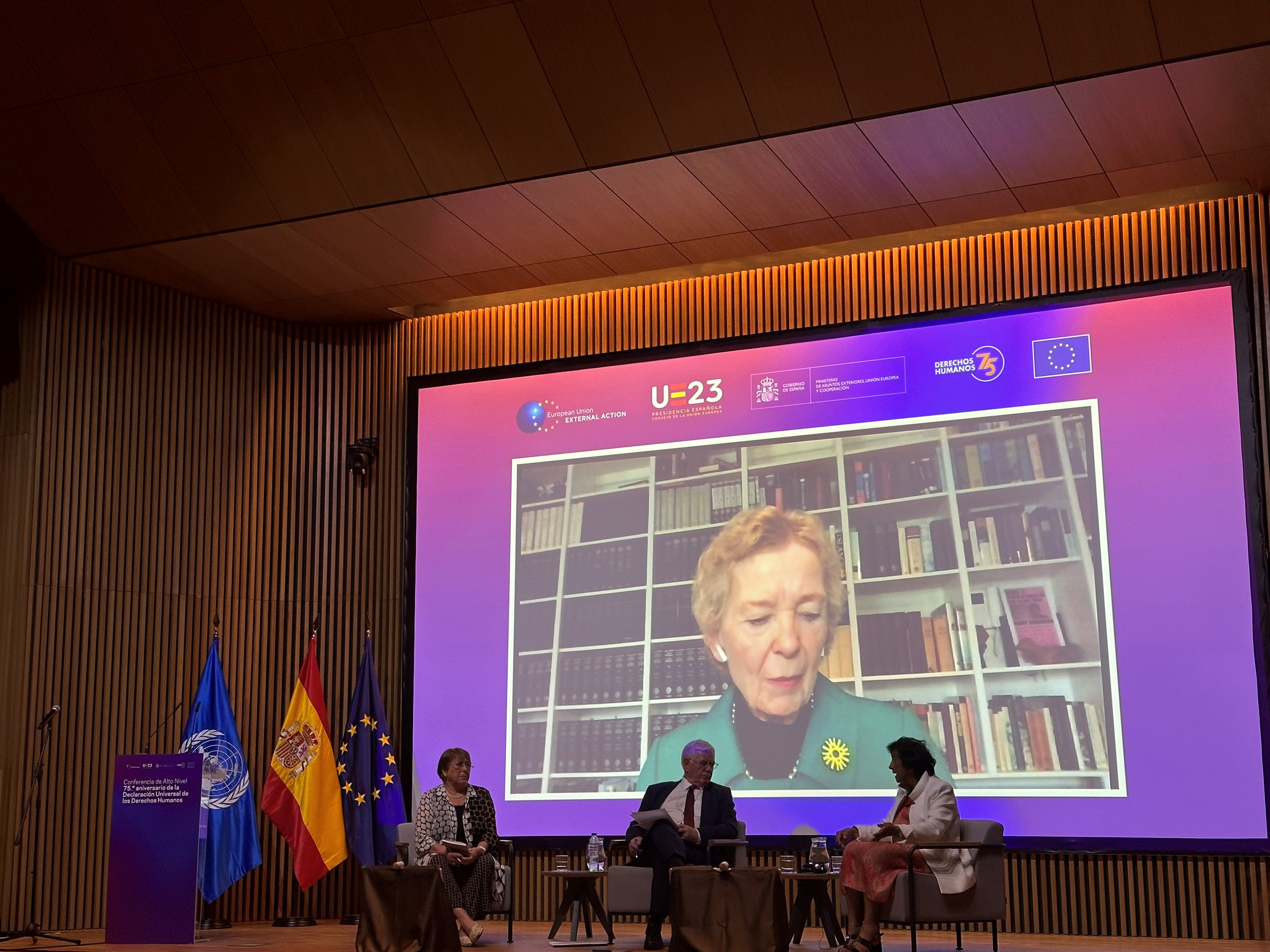Las adjuntas del Defensor del Pueblo asisten a un acto por el 75º aniversario de la Declaración Universal de los DDHH