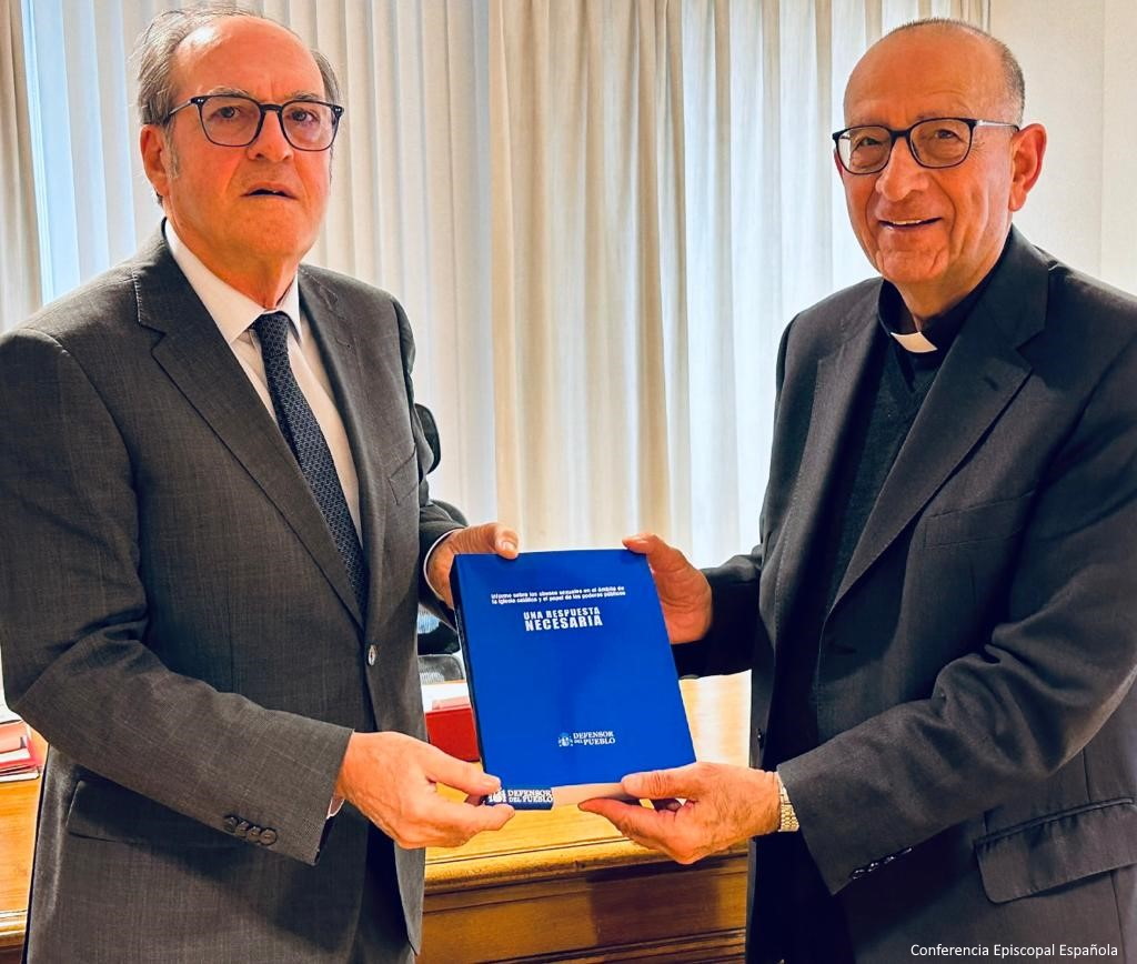 El Defensor del Pueblo, Ángel Gabilondo, y el presidente de la Conferencia Episcopal Española (CEE), cardenal Juan José Omella