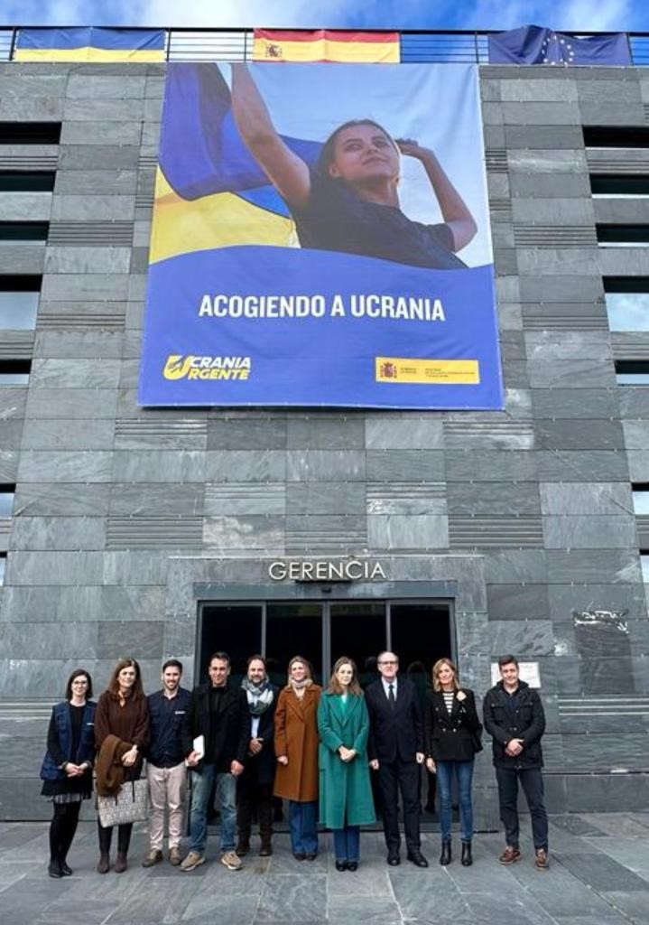 El Defensor del Pueblo, Ángel Gabilondo, en el centro de recepción, atención y derivación para personas desplazadas (CREADE) de Pozuelo de Alarcón (Madrid).