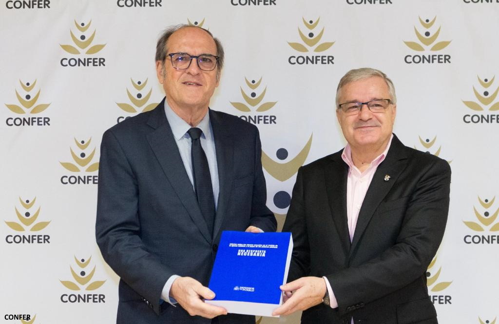 El Defensor del Pueblo, Ángel Gabilondo entrega el Informe sobre abusos en la Iglesia al presidente de CONFER, Jesús Díaz Sariego