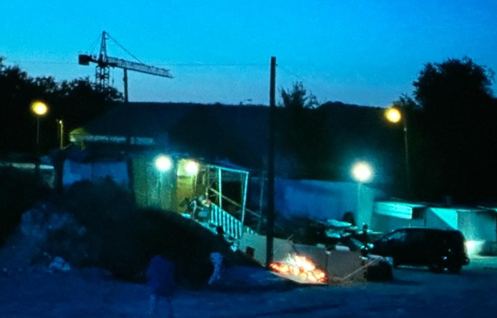 El Defensor del Pueblo asiste a la proyección del corto ‘Aunque es de noche’ sobre la vida en la Cañada Real