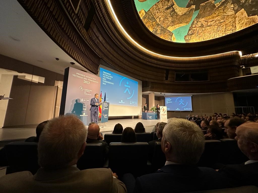 El Defensor del Pueblo asiste al acto de entrega de los Premios Anuales de la Fundación Víctimas del Terrorismo