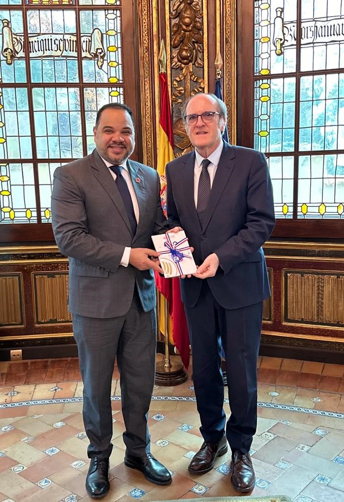 El Defensor del Pueblo, Ángel Gabilondo reunido con el Defensor del Pueblo de la República Dominicana, Pablo Ulloa