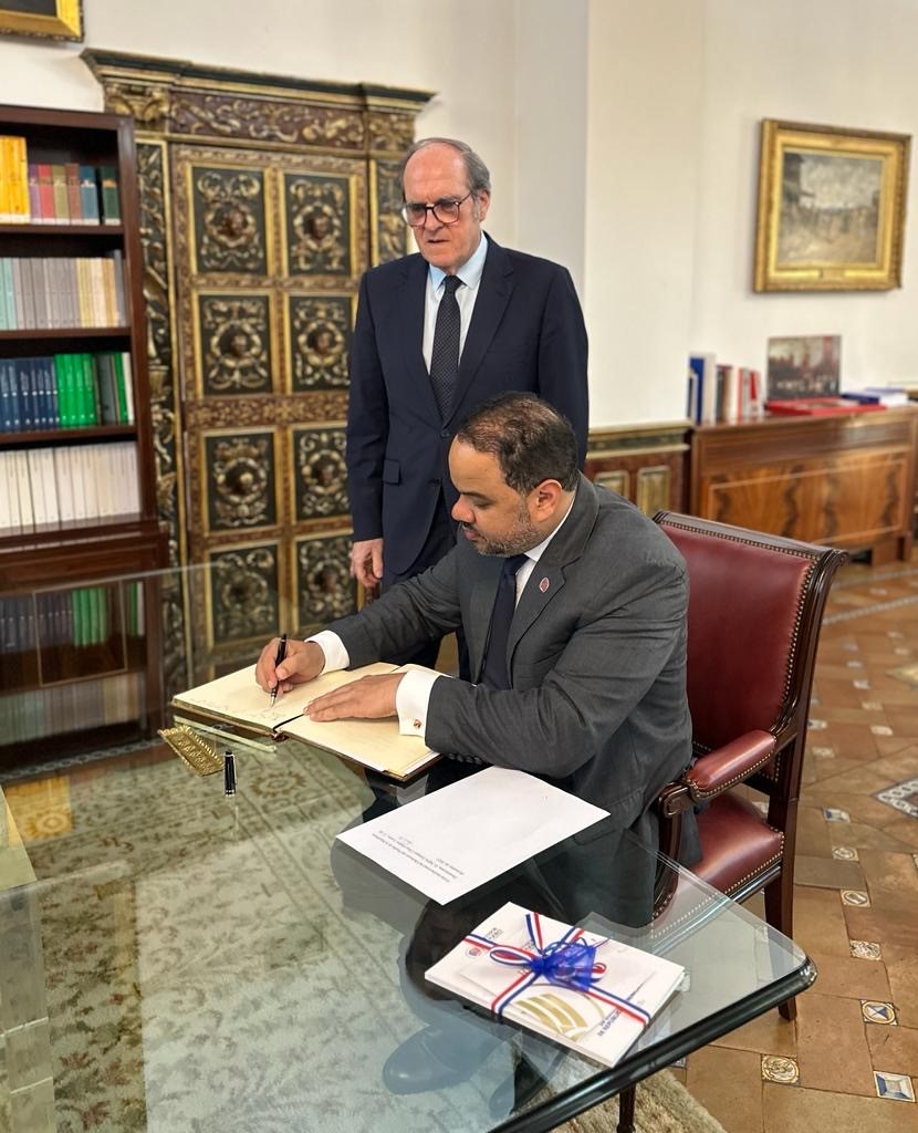 El Defensor del Pueblo, Ángel Gabilondo reunido con el Defensor del Pueblo de la República Dominicana, Pablo Ulloa