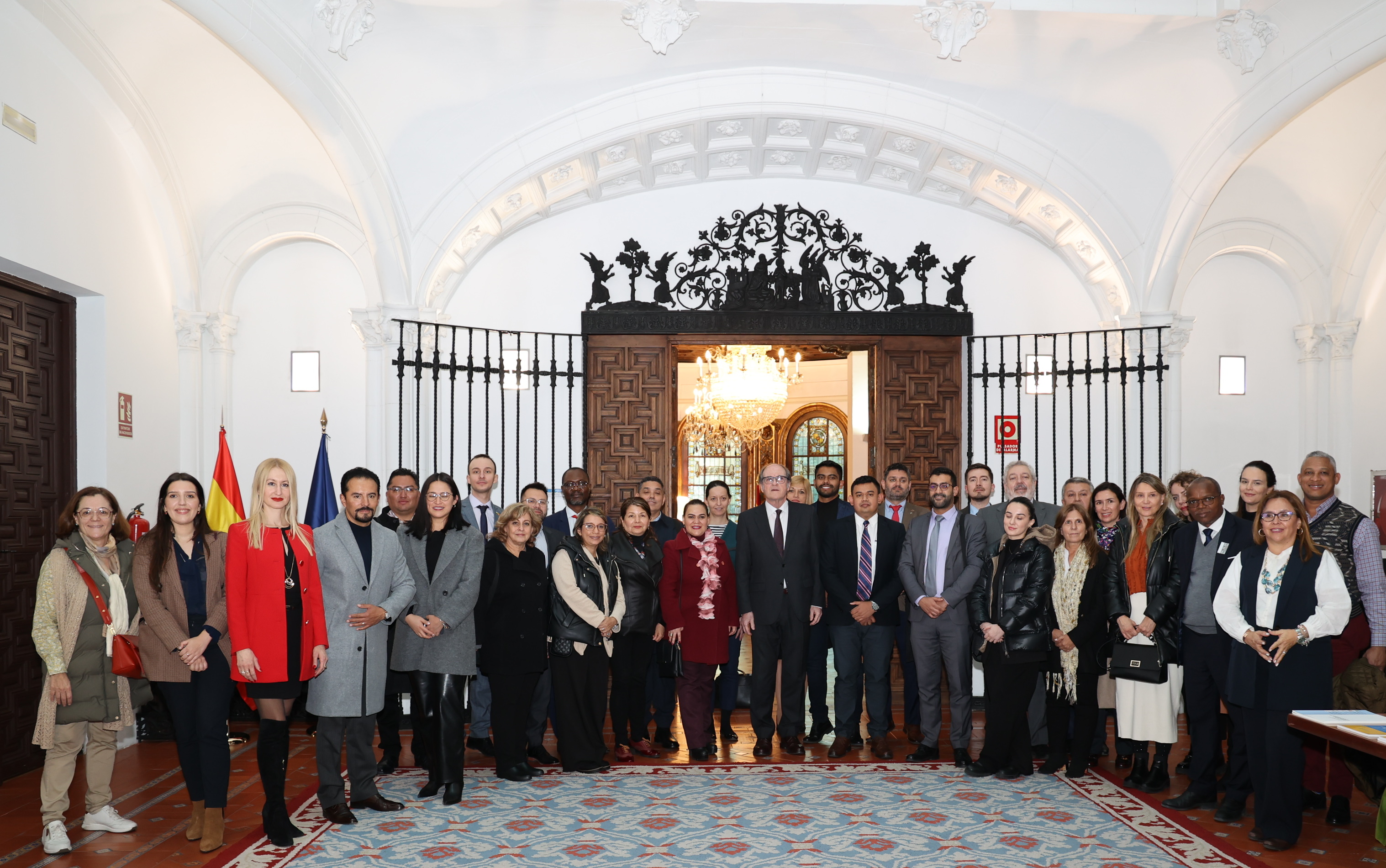 El Defensor con alumnos del curso de asesores parlamentarios