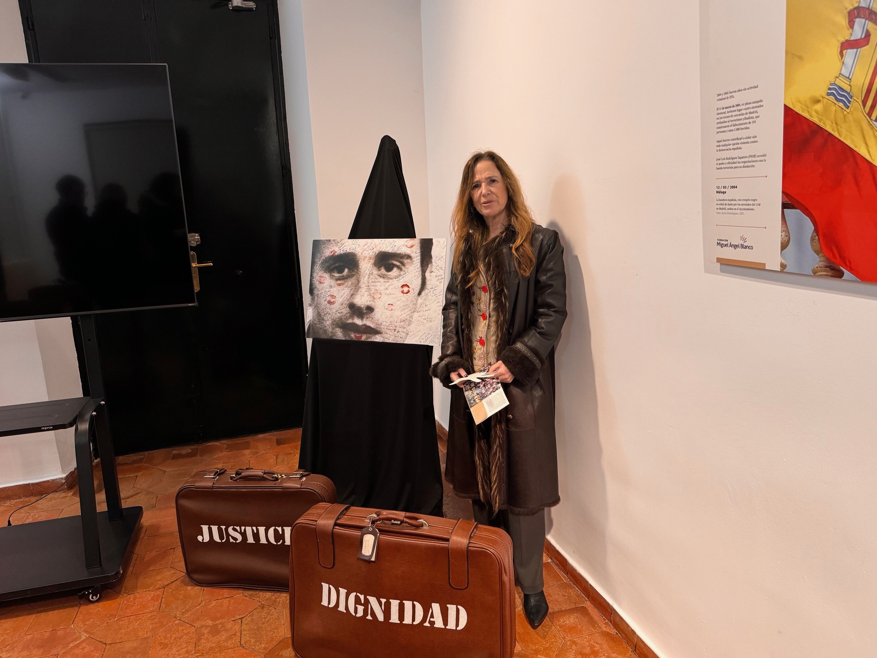 La adjunta primera del Defensor del Pueblo, Teresa Jiménez-Becerril en la inauguración de la exposición 