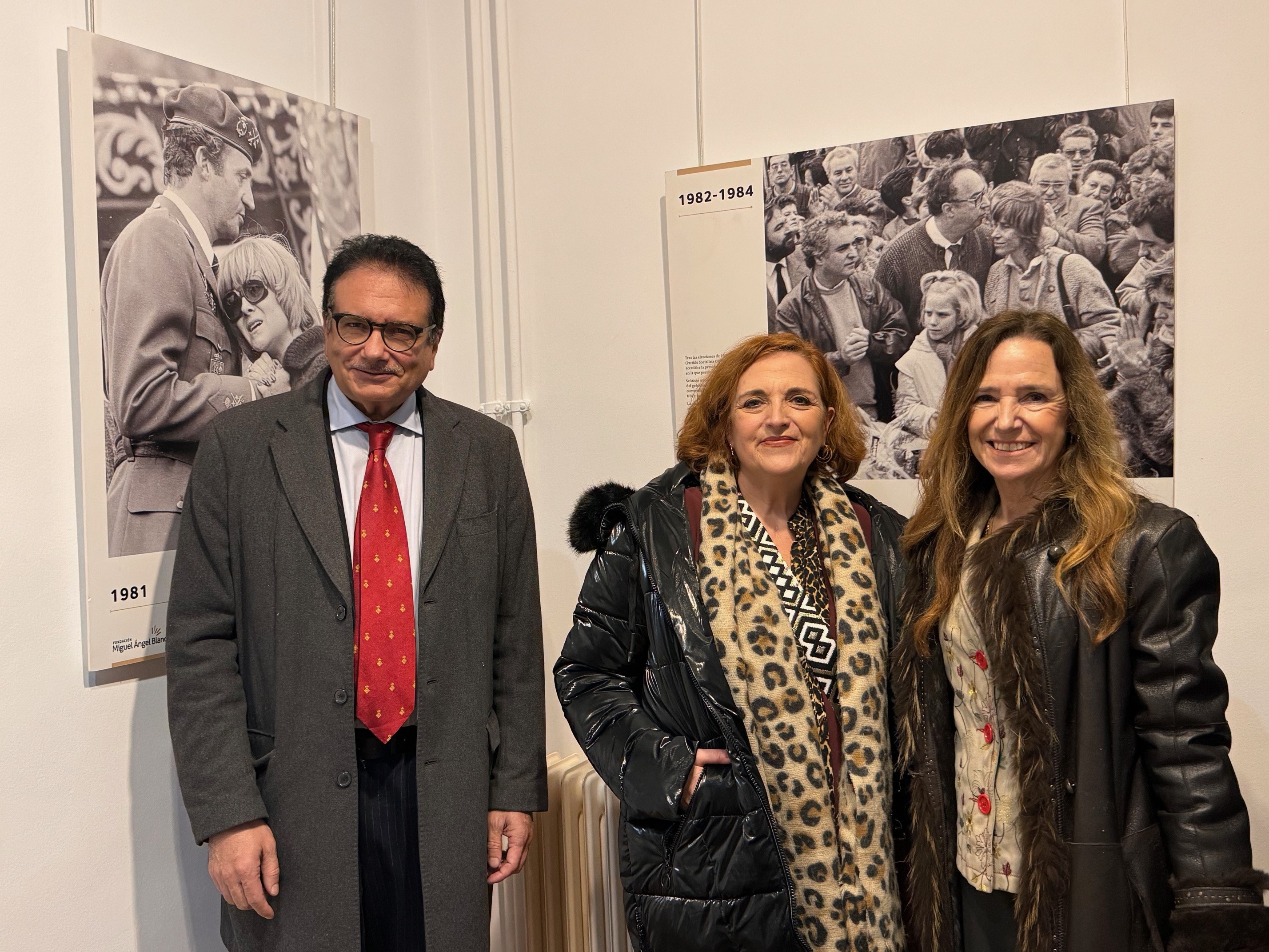 La adjunta primera del Defensor del Pueblo, Teresa Jiménez-Becerril en la inauguración de la exposición 