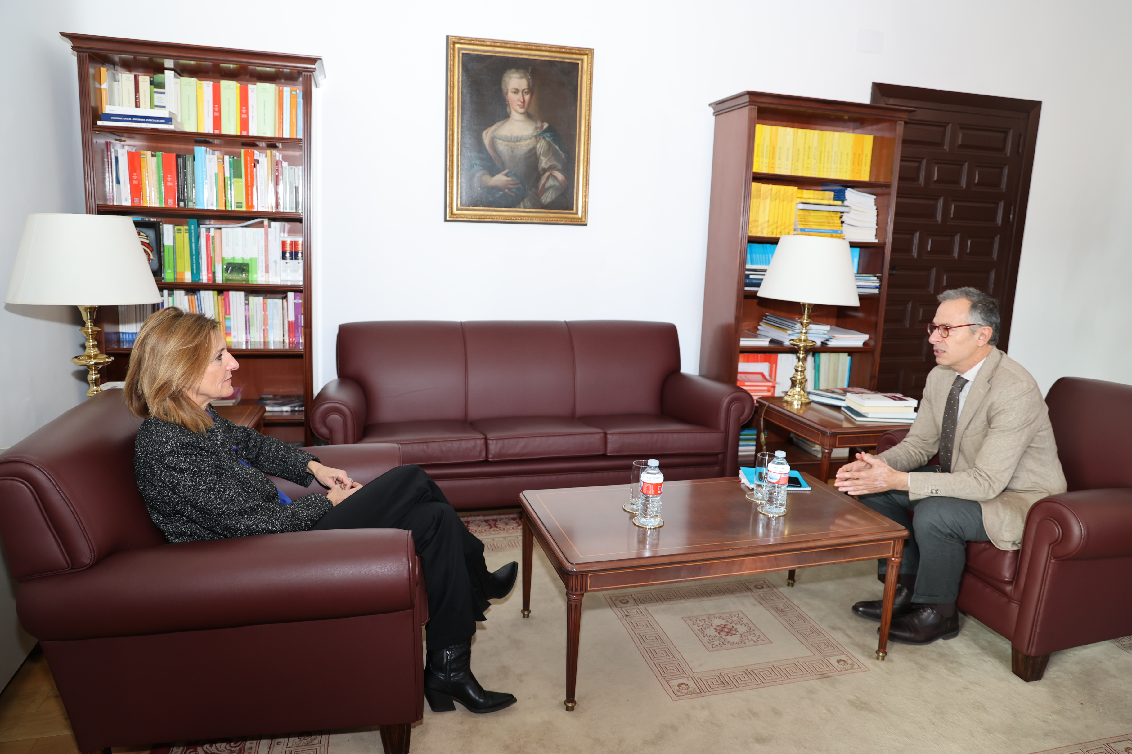 La adjunta segunda del Defensor del Pueblo, Patricia Bárcena y el director general de Protección Internacional del Ministerio del Interior, Octavio Rivera.
