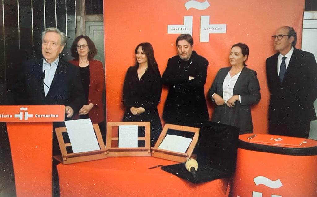 El Defensor del Pueblo, Ángel Gabilondo en el Instituto Cervantes en la entrega del legado del periodista Iñaki Gabilondo a la Caja de las Letras