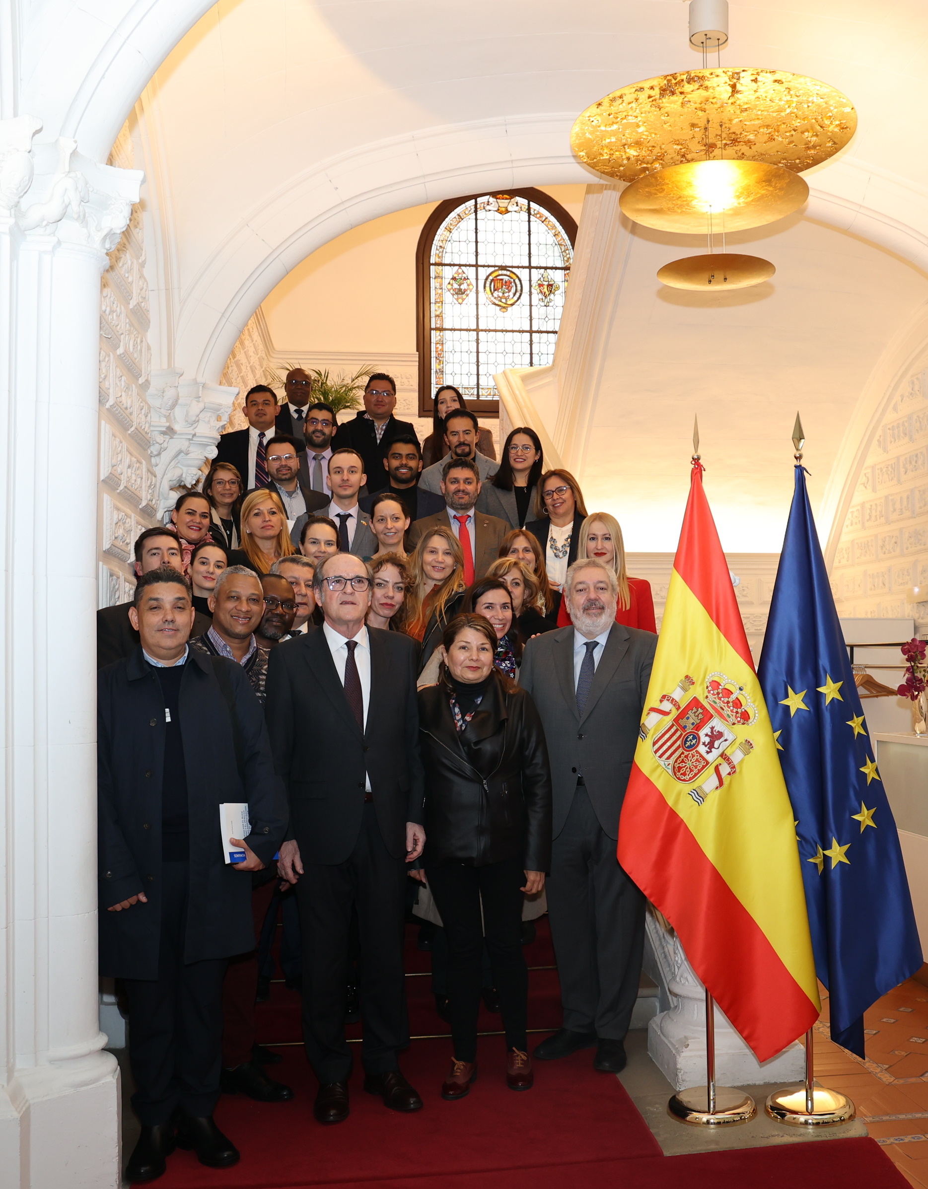 El Defensor con alumnos del curso de asesores parlamentarios