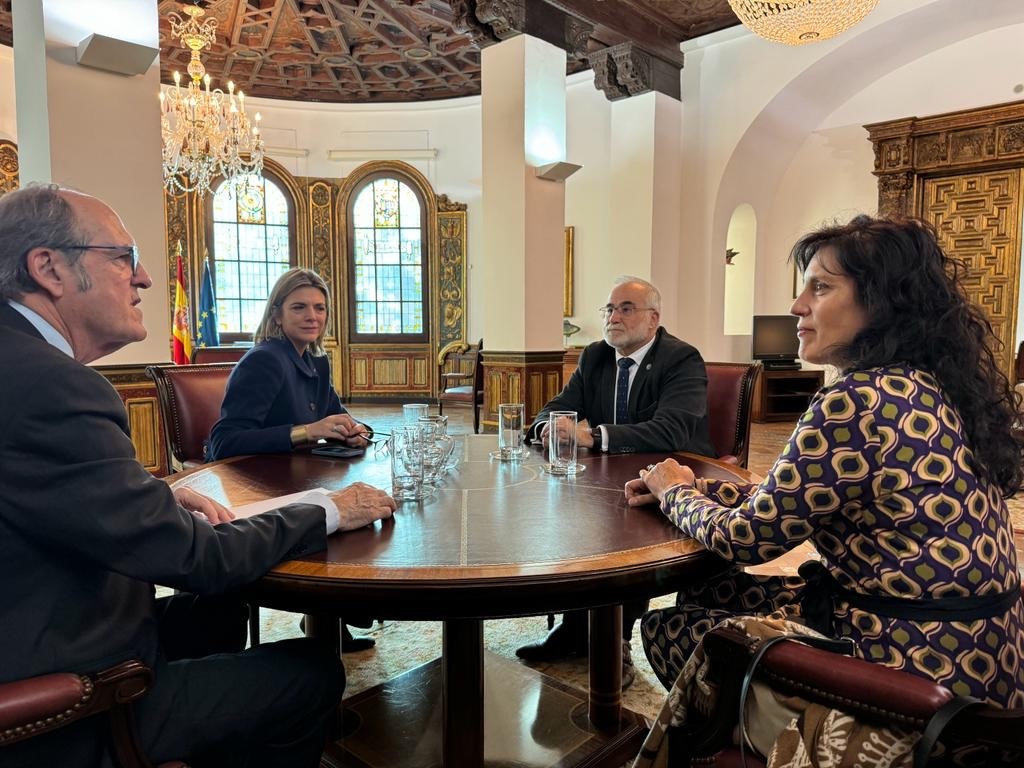 El Defensor del Pueblo, Ángel Gabilondo reunido con el lugarteniente del Justicia de Aragón, Javier Hernández