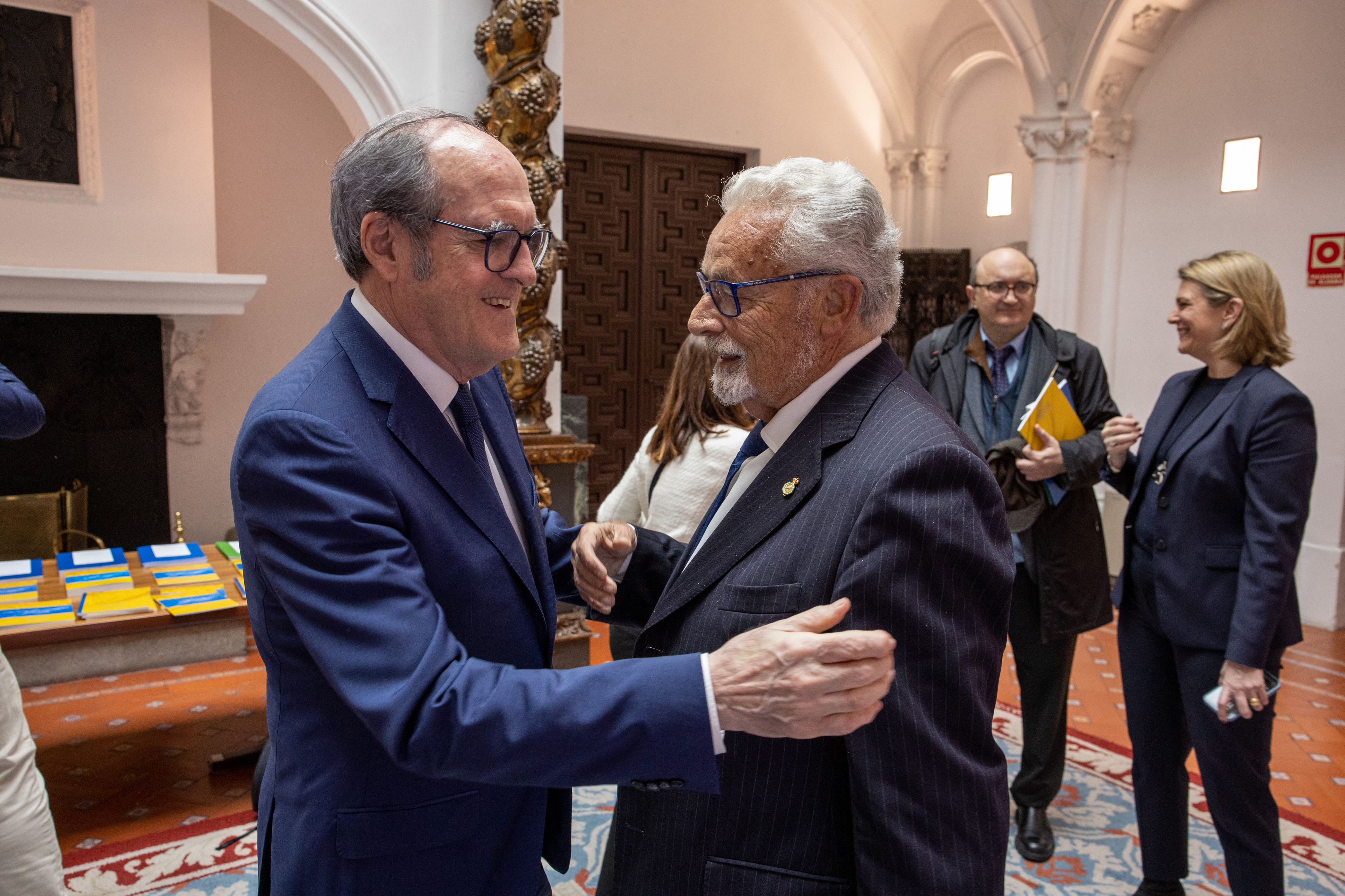 Ángel Gabilondo se reúne con los defensores autonómicos para impulsar la coordinación y la colaboración entre instituciones