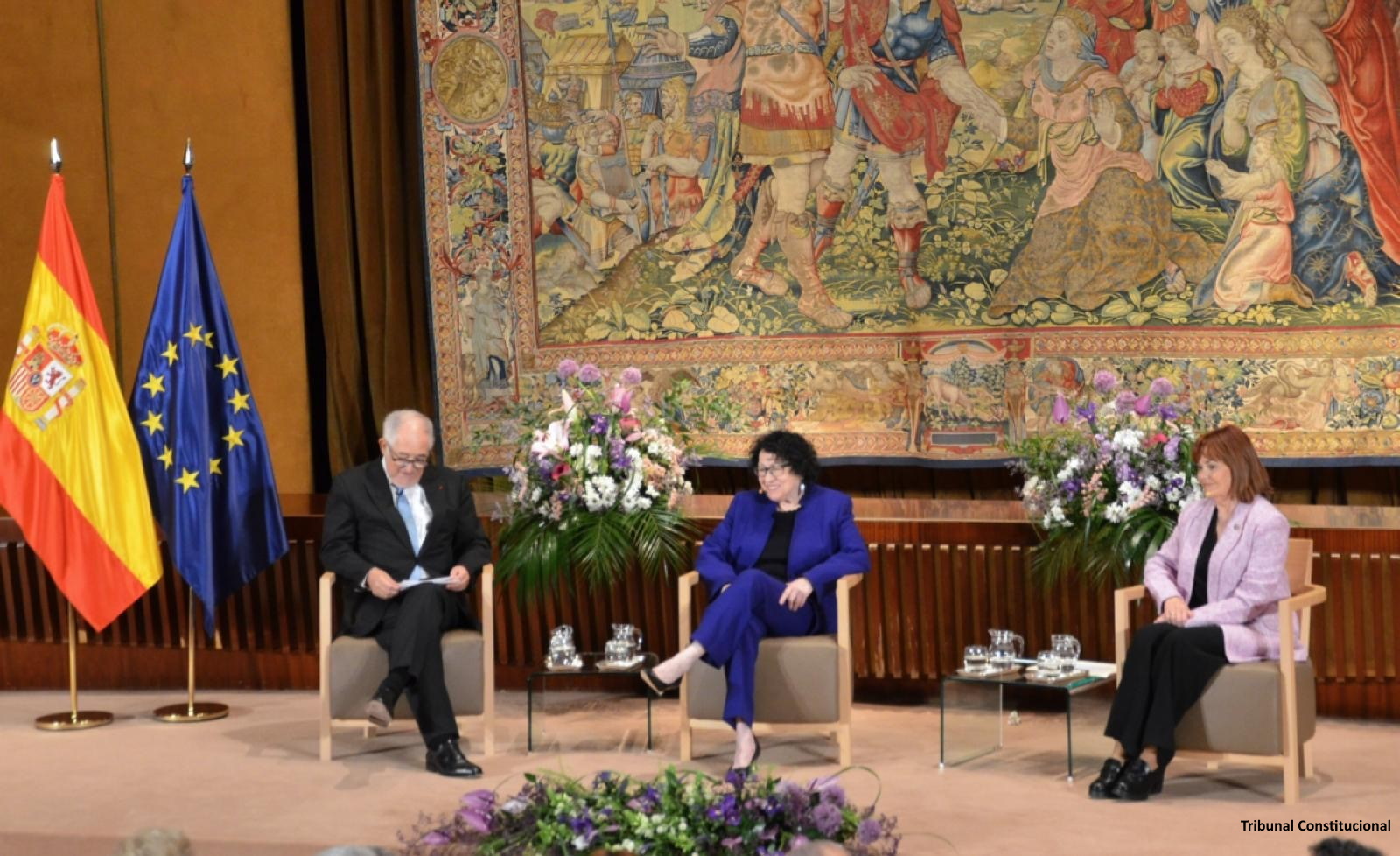 El presidente del Tribunal Constitucional, Cándido Conde-Pumpido, la vicepresidenta del TC, Inmaculada Montalbán y la jueza americana, Sonia Sotomayor