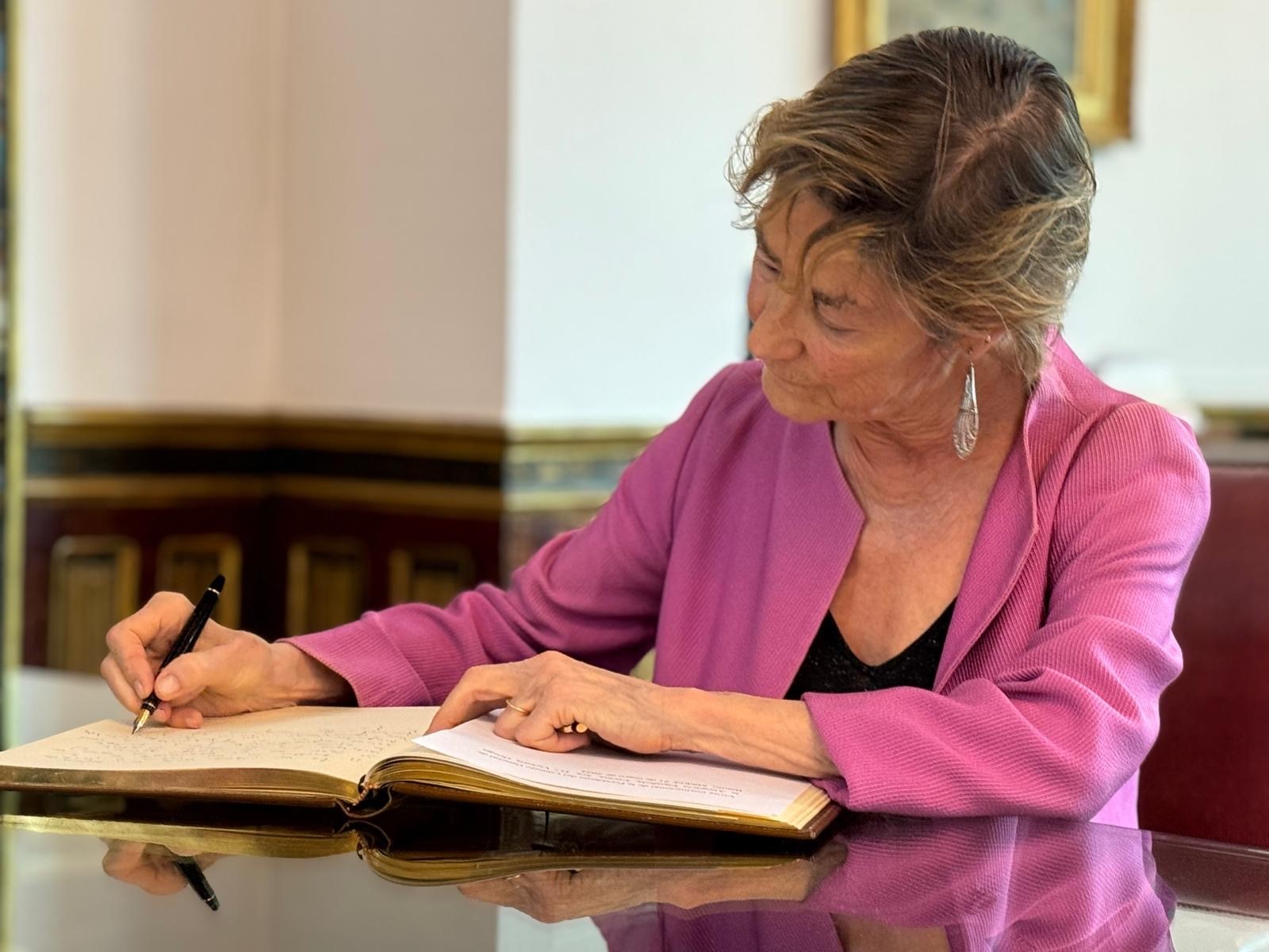 El Defensor del Pueblo, Ángel Gabilondo, con la presidenta del Consejo General de la Abogacía Española, Victoria Ortega