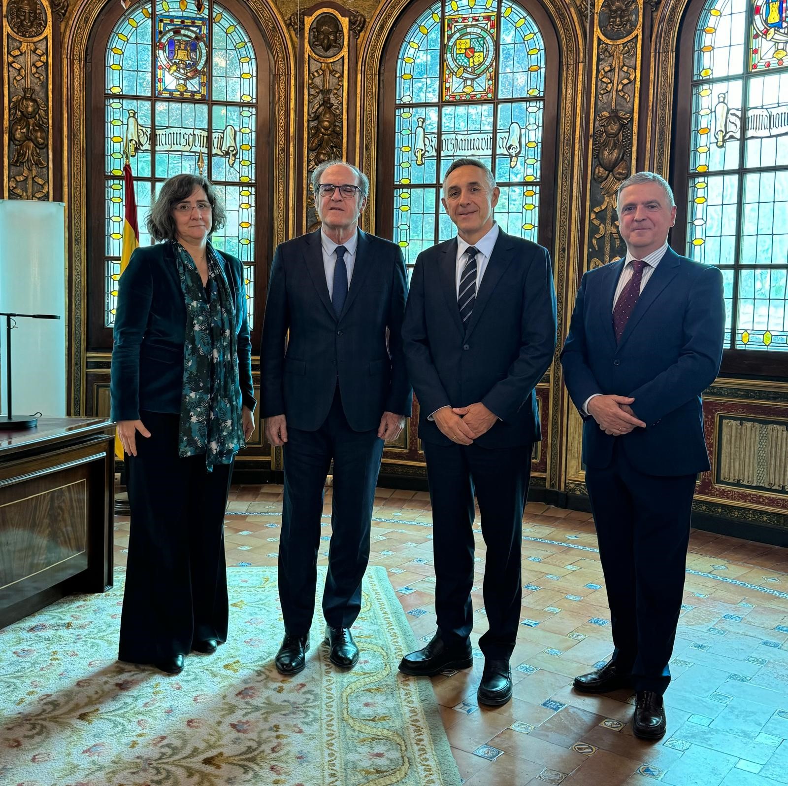 El Defensor del Pueblo, Ángel Gabilondo, reunido con representantes de la Asociación de Gestores Públicos de Vivienda y Suelo