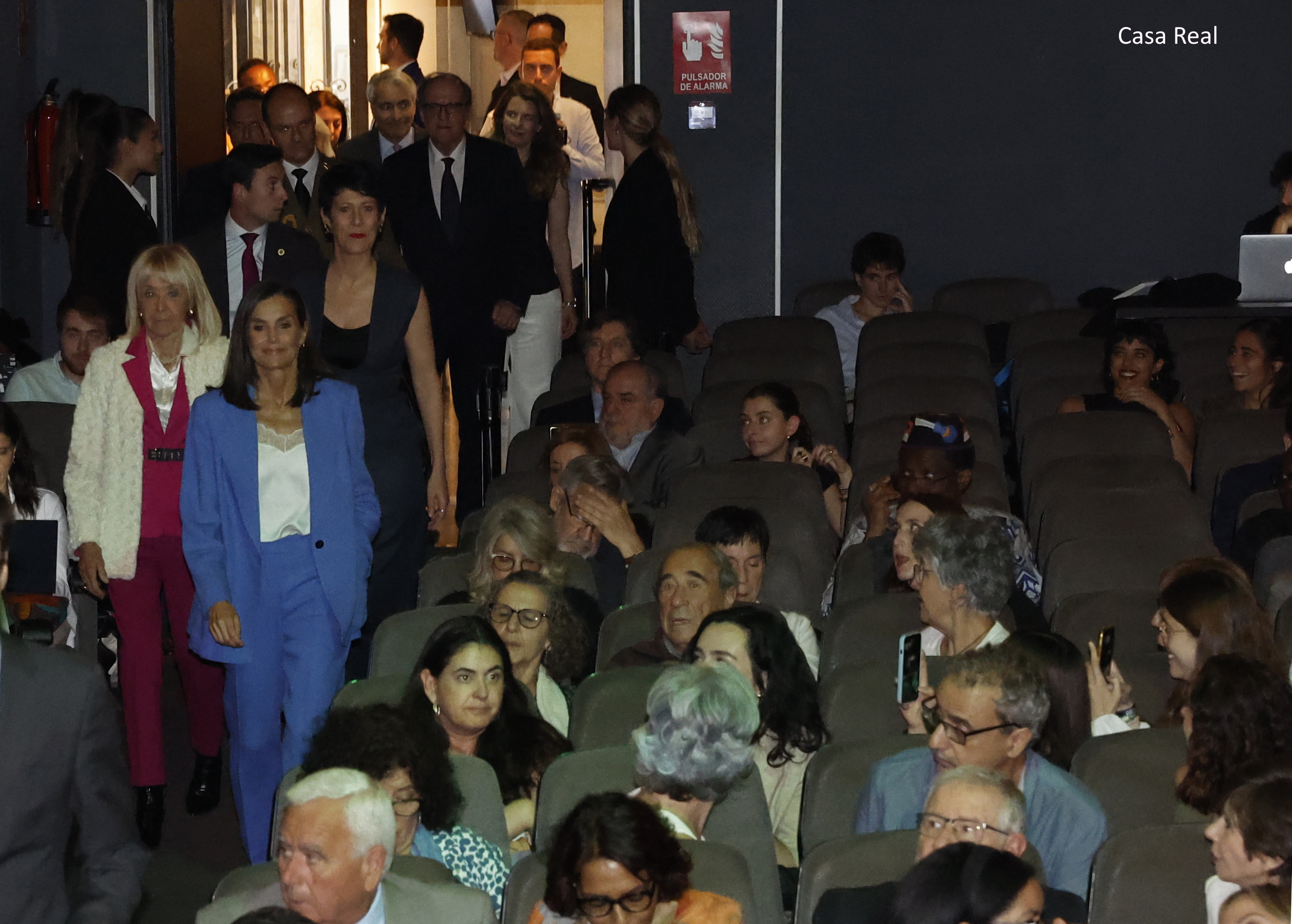 EL DEFENSOR DEL PUEBLO ASISTE AL ESTRENO DE LA PELÍCULA DOCUMENTAL ‘LA CIENCIA DE LAS MUJERES DE ÁFRICA’