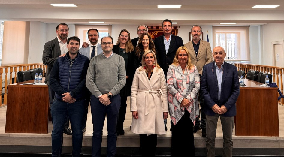 La adjunta primera del Defensor del Pueblo, Teresa Jiménez-Becerril, reunida con alcaldes de algunos municipios de la Comunidad de Madrid