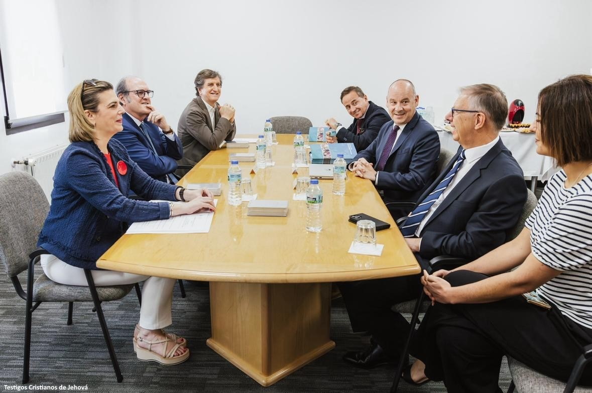 El Defensor del Pueblo, Ángel Gabilondo, reunido con Testigos Cristianos de Jehová