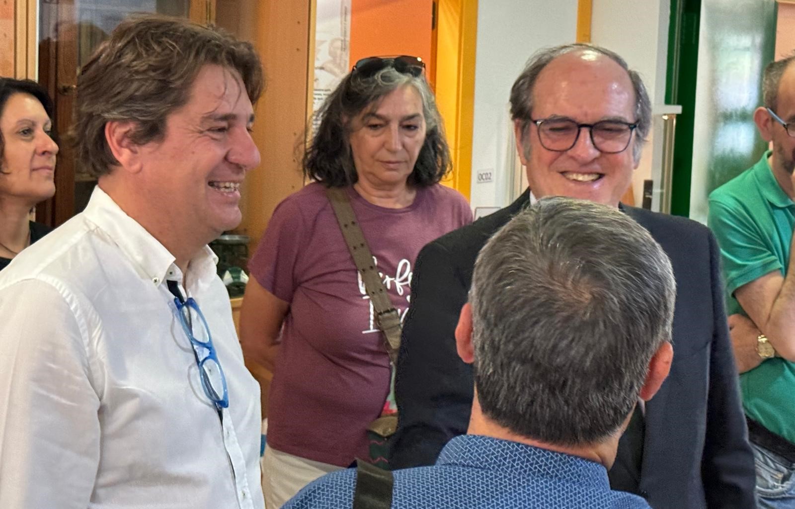 El Defensor del Pueblo, Ángel Gabilondo, asiste a la clausura de la exposición `Sueños y tizas´