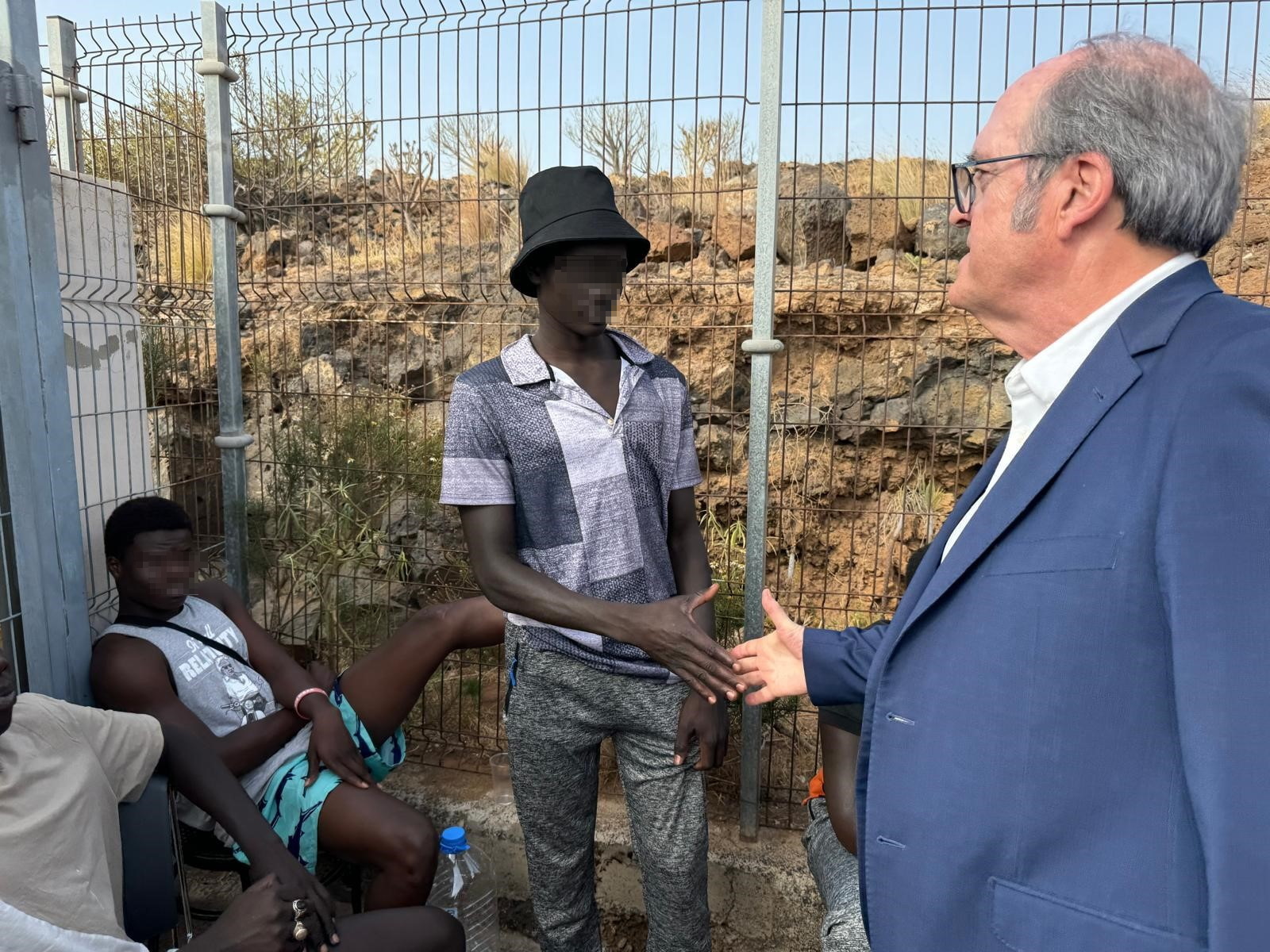 El Defensor del Pueblo, Ángel Gabilondo, visita el centro de menores migrantes en Tenerife
