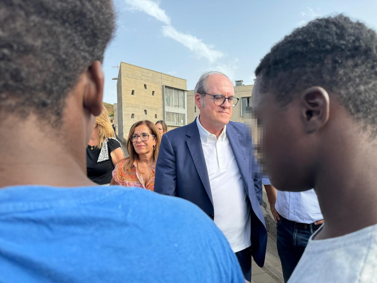 El Defensor del Pueblo, Ángel Gabilondo, visita un centro de menores migrantes en Tenerife