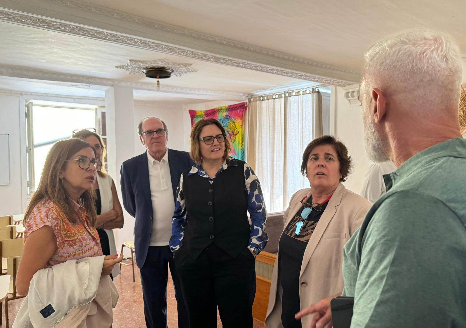 El Defensor del Pueblo, Ángel Gabilondo, visita un centro de menores migrantes en Tenerife