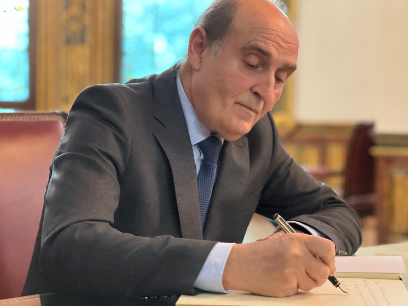 Ángel Gabilondo mantiene un encuentro con el Procurador del Común, Tomás Quintana