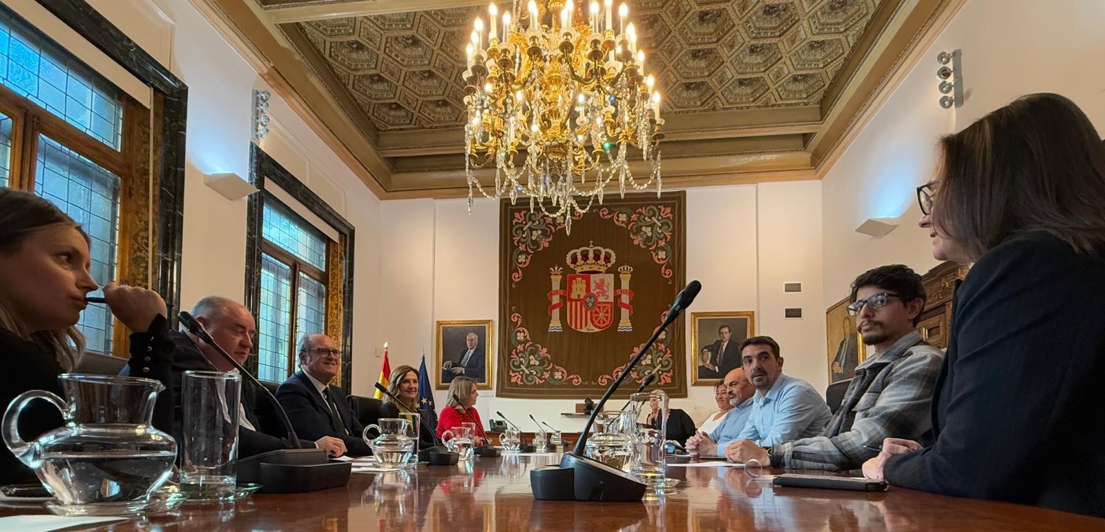 Reunión con representantes de vecinos de Cañada Real, con miembros de la Plataforma Cívica Luz Ya y de CCOO, tras la resolución del Consejo de Europa