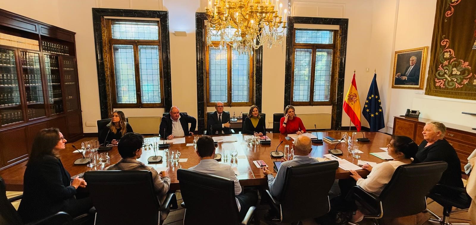 Reunión con representantes de vecinos de Cañada Real, con miembros de la Plataforma Cívica Luz Ya y de CCOO, tras la resolución del Consejo de Europa