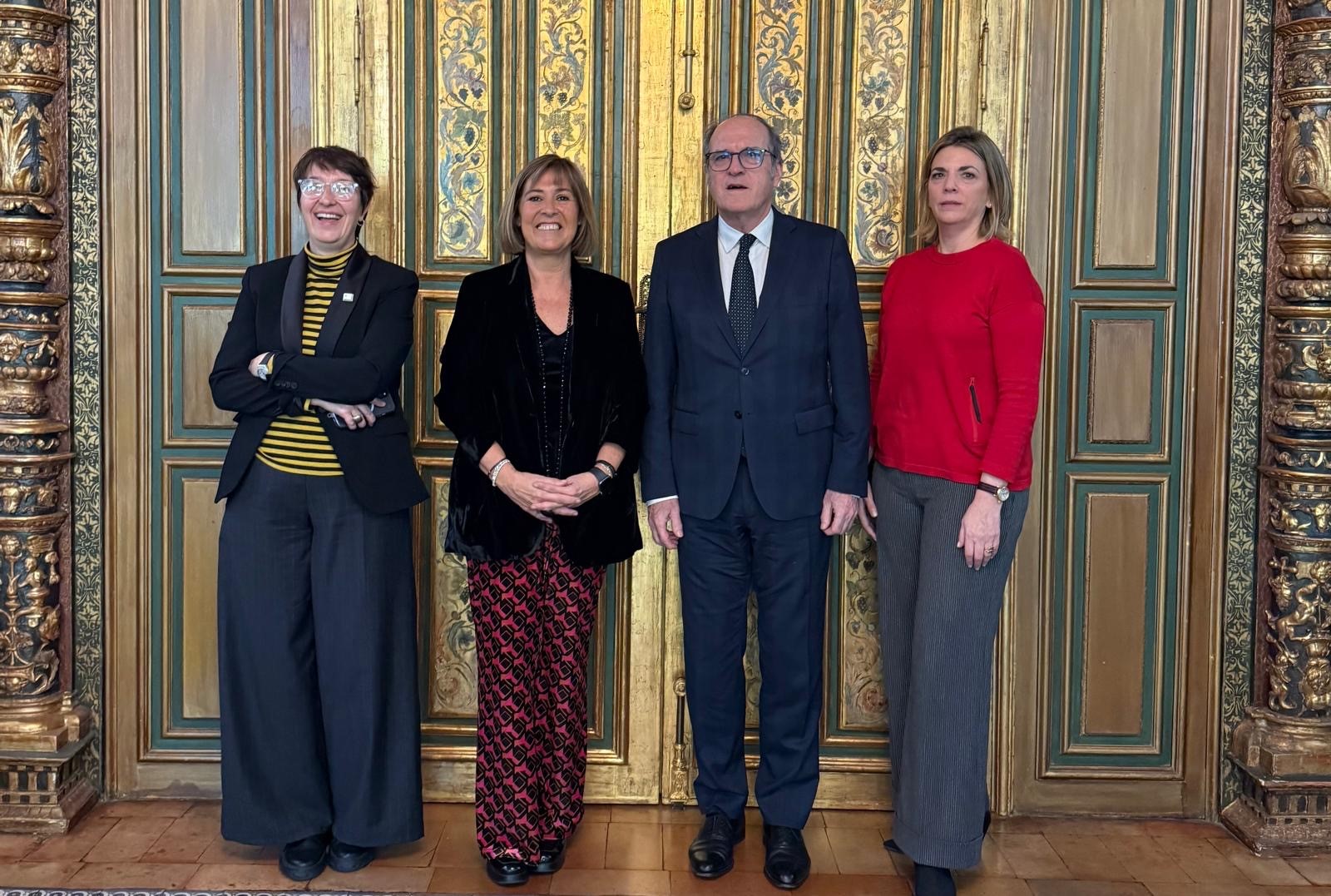 El Defensor del Pueblo, Ángel Gabilondo y la delegada del Govern en Madrid, Núria Marín