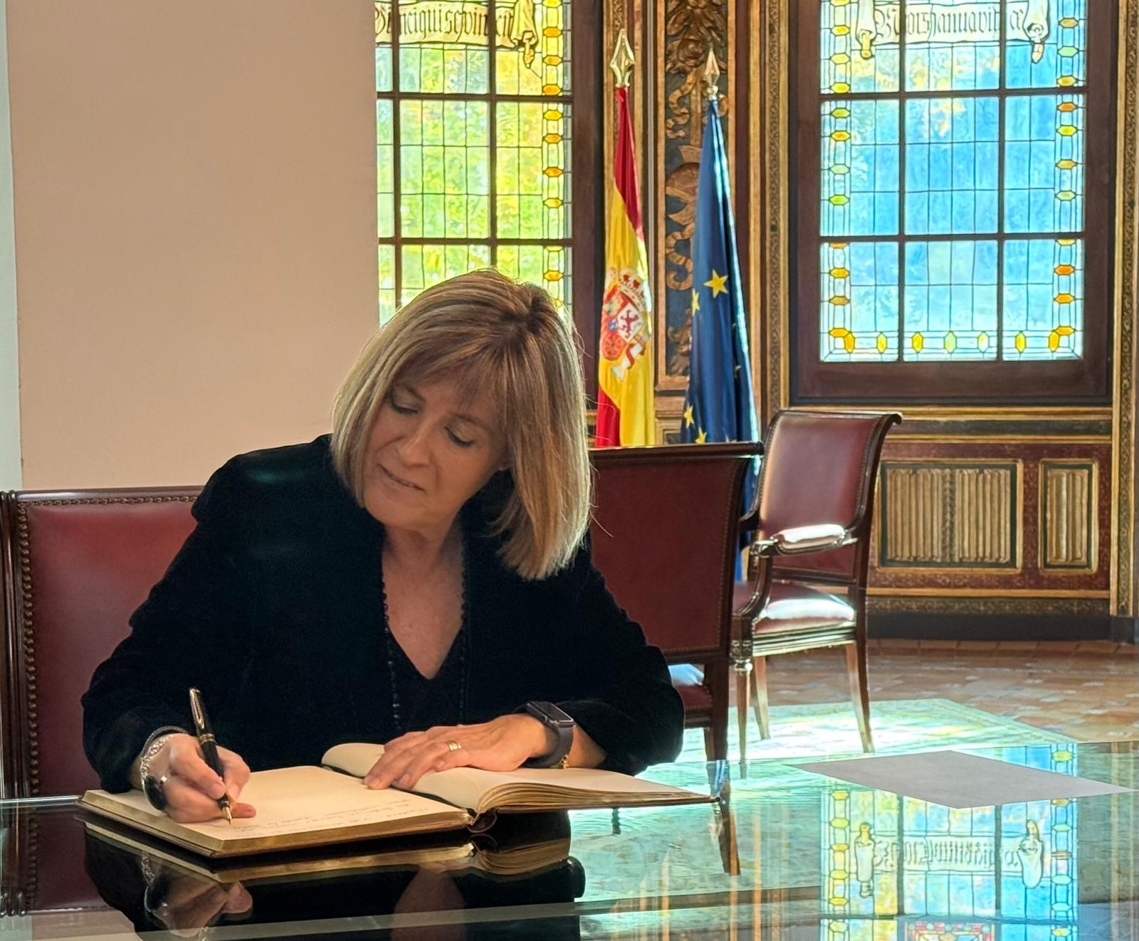 La delegada del Govern en Madrid, Núria Marín en la sede del Defensor del Pueblo